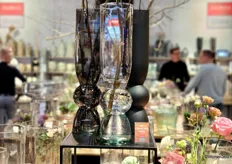 De NK Floral Art Vase, ontworpen door Erika oldenhof en gemaakt door Jodeco Glass.